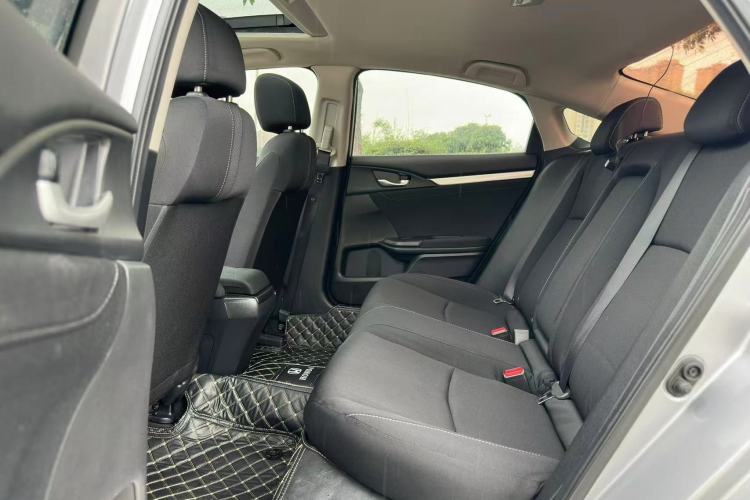 Used Honda Civic 2016 220TURBO CVT Luxury Edition Interior 3