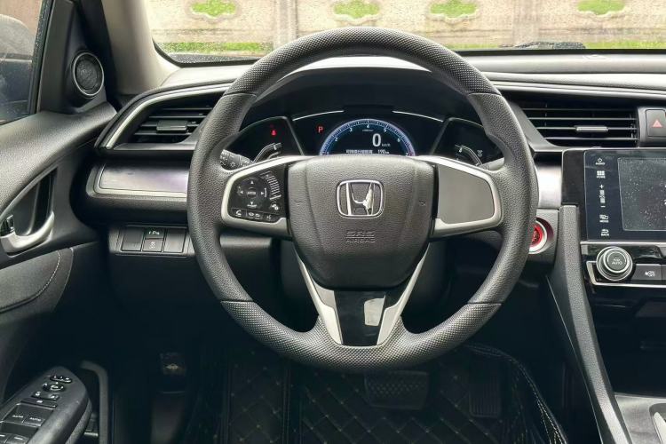 Used Honda Civic 2016 220TURBO CVT Luxury Edition Interior 4