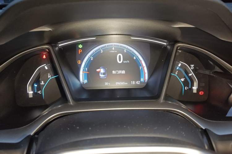Used Honda Civic 2016 220TURBO CVT Luxury Edition Odometer Close Up