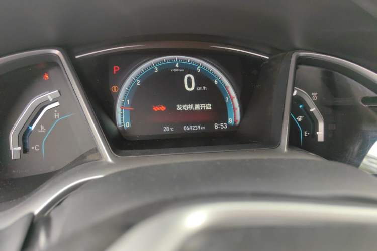 Used Honda Civic 2016 180TURBO CVT Comfort Version Odometer Close Up