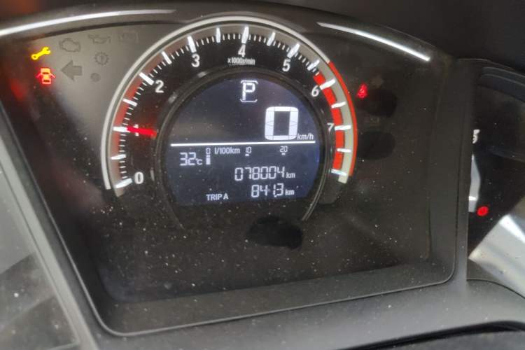 Used Honda Civic 2016 180TURBO CVT Comfort Version Odometer Close Up