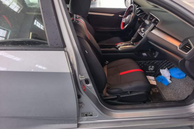 Used Honda Civic 2016 220TURBO CVT Luxury Edition Right Front Seat