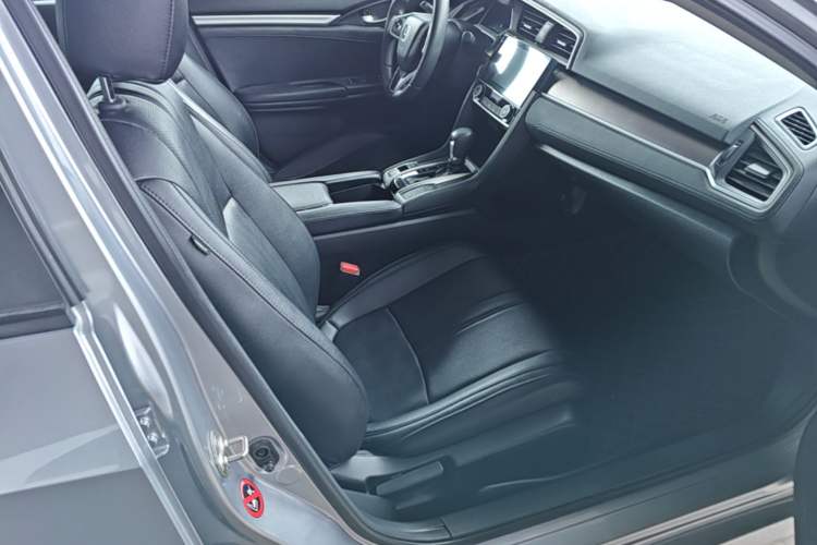 Used Honda Civic 2016 220TURBO CVT Luxury Edition Right Front Seat
