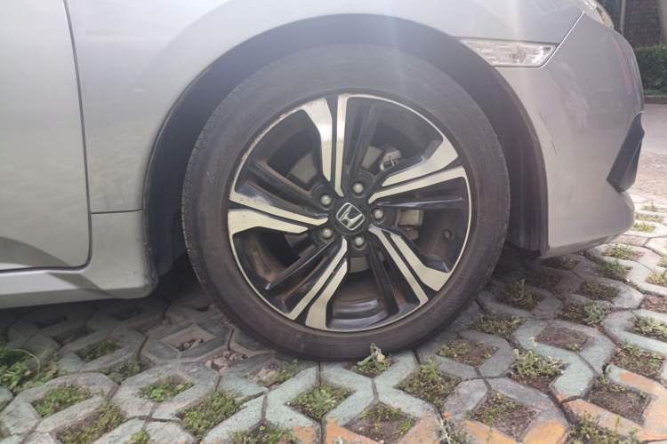 Used Honda Civic 2016 220TURBO CVT Prestige Edition Right Front Wheel Hub