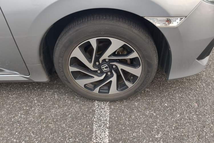 Used Honda Civic 2016 220TURBO Manual Luxury Edition Right Front Wheel Hub