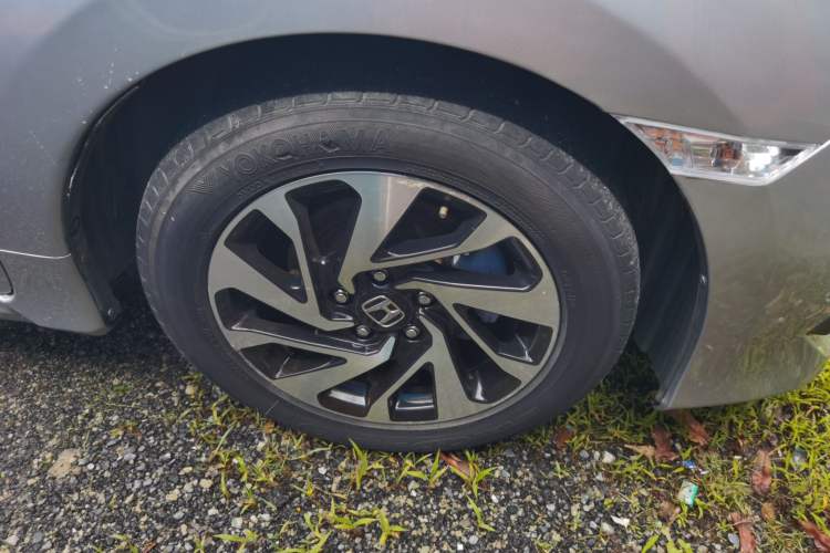Used Honda Civic 2016 220TURBO CVT Luxury Edition Right Front Wheel Hub