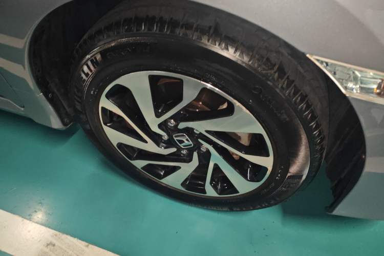 Used Honda Civic 2016 220TURBO CVT Luxury Edition Right Front Wheel Hub