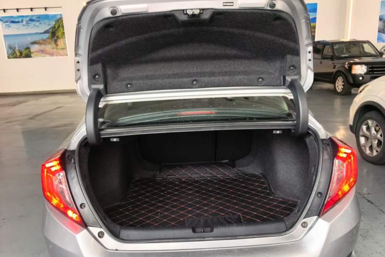 Used Honda Civic 2016 220TURBO CVT Luxury Edition Trunk