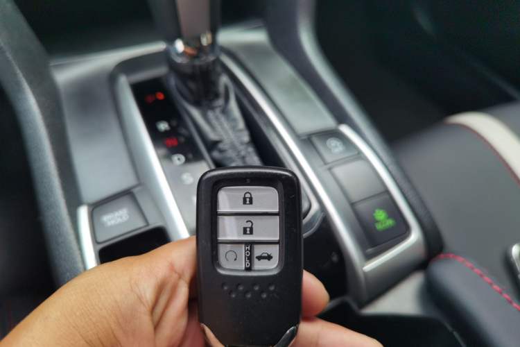 Used Honda Civic 2016 220TURBO CVT Luxury Edition Vehicle Key