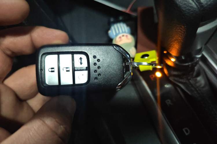 Used Honda Civic 2016 220TURBO CVT Luxury Edition Vehicle Key