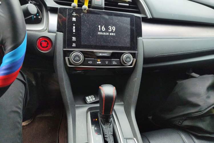 Used Honda Civic 2016 220TURBO CVT Luxury Edition Audio And AC Panel