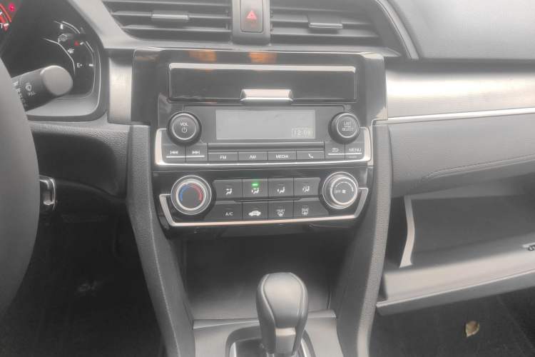 Used Honda Civic 2016 180TURBO CVT Comfort Version Audio And AC Panel