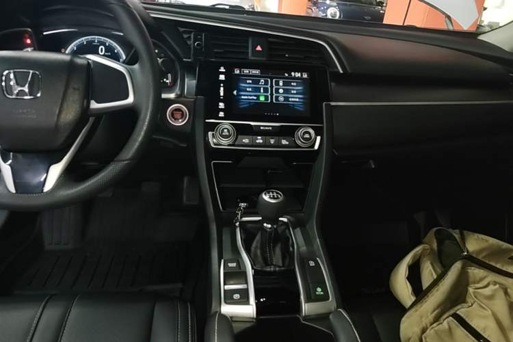 Used Honda Civic 2016 220TURBO Manual Luxury Edition Audio And AC Panel