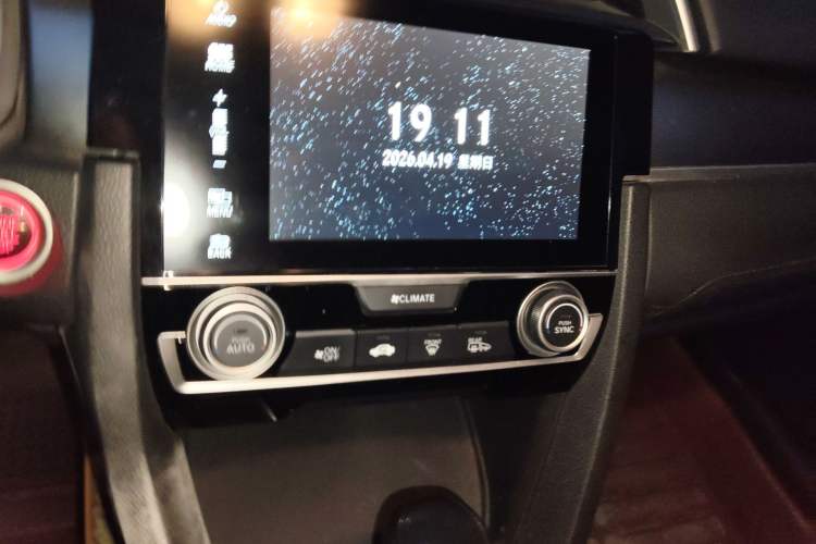 Used Honda Civic 2016 220TURBO CVT Luxury Edition Audio And AC Panel
