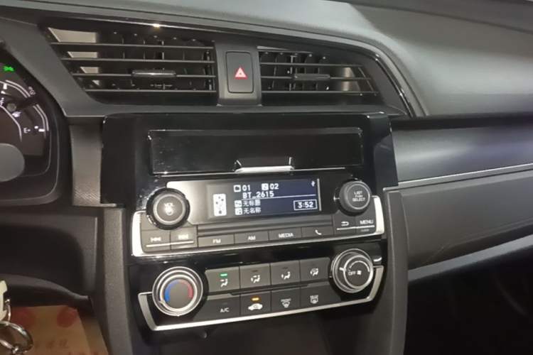 Used Honda Civic 2016 180TURBO CVT Comfort Version Audio And AC Panel