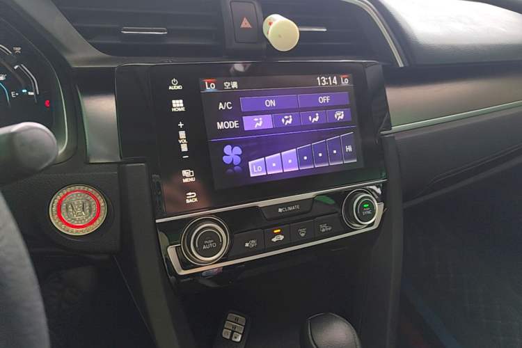 Used Honda Civic 2016 220TURBO CVT Luxury Edition Audio And AC Panel