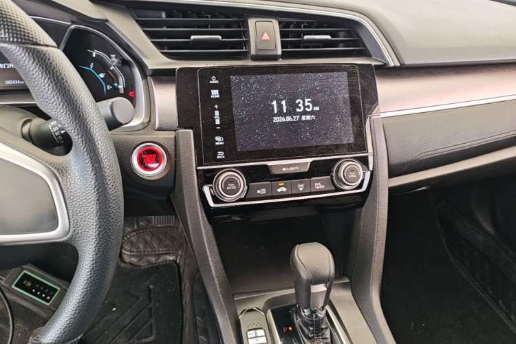 Used Honda Civic 2016 220TURBO CVT Luxury Edition Audio And AC Panel