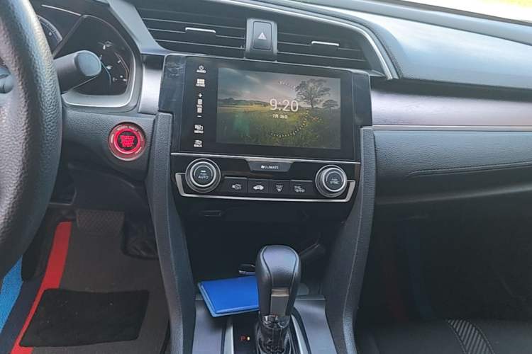 Used Honda Civic 2016 220TURBO CVT Luxury Edition Audio And AC Panel