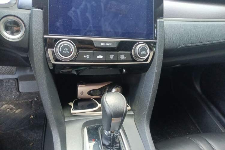 Used Honda Civic 2016 220TURBO CVT Luxury Edition Audio And AC Panel