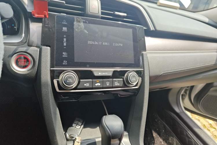 Used Honda Civic 2016 220TURBO CVT Luxury Edition Audio And AC Panel