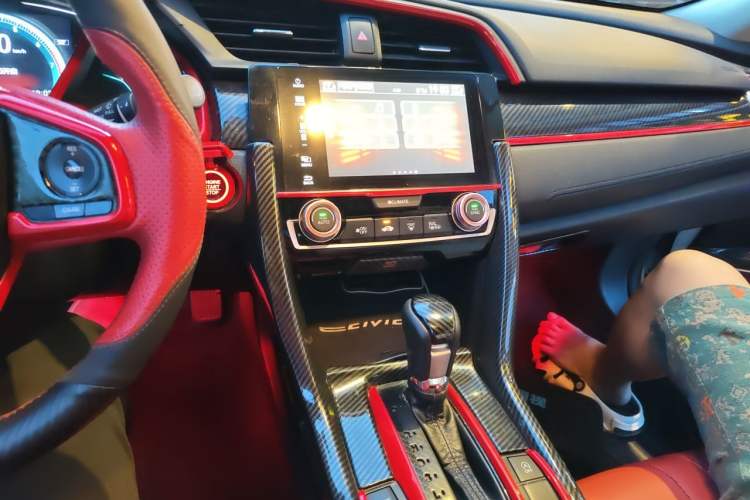 Used Honda Civic 2016 220TURBO CVT Luxury Edition Audio And AC Panel