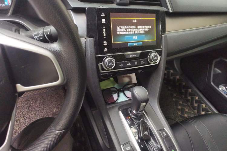 Used Honda Civic 2016 220TURBO CVT Luxury Edition Audio And AC Panel