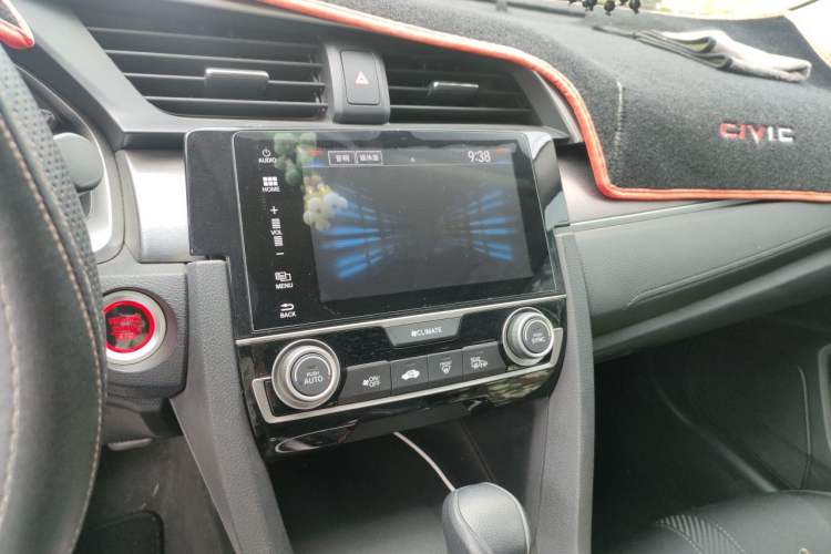 Used Honda Civic 2016 220TURBO CVT Luxury Edition Audio And AC Panel