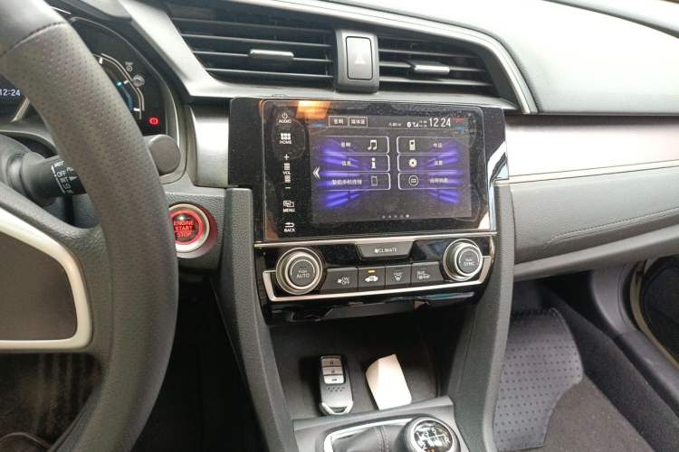 Used Honda Civic 2016 220TURBO Manual Luxury Edition Audio And AC Panel