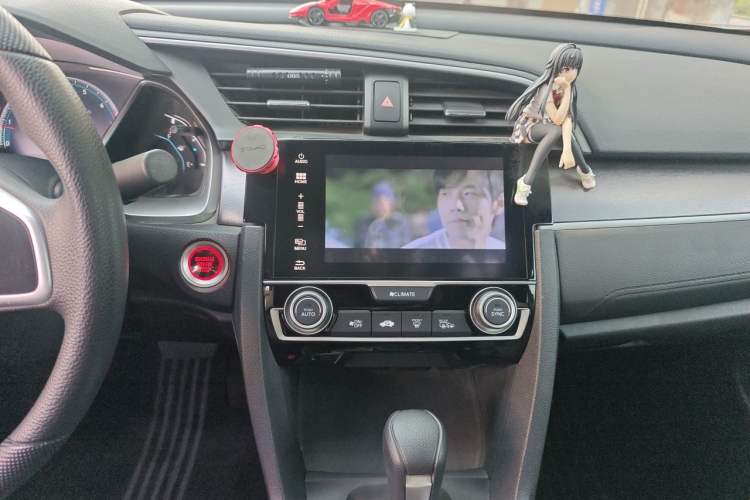 Used Honda Civic 2016 220TURBO CVT Luxury Edition Audio And AC Panel