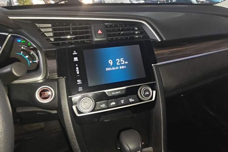 Used Honda Civic 2016 220TURBO CVT Luxury Edition Audio And AC Panel