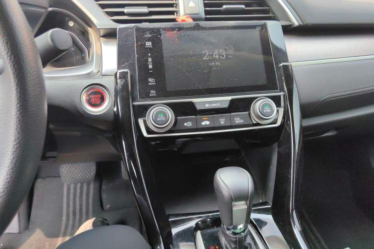 Used Honda Civic 2016 220TURBO CVT Luxury Edition Audio And AC Panel