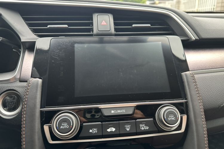 Used Honda Civic 2016 220TURBO CVT Luxury Edition Audio And AC Panel