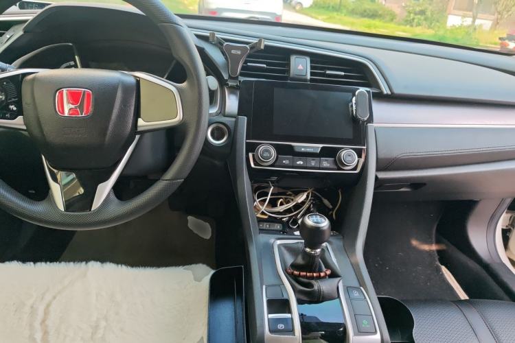 Used Honda Civic 2016 220TURBO Manual Luxury Edition Center Console