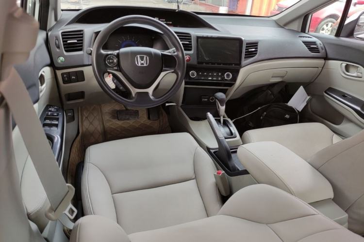 Used Honda Civic 2016 1.8L Automatic Comfort Version Center Console