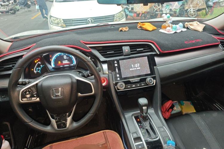 Used Honda Civic 2016 220TURBO CVT Luxury Edition Center Console