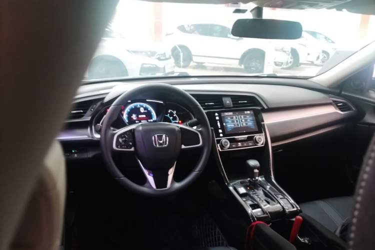 Used Honda Civic 2016 220TURBO CVT Luxury Edition Center Console