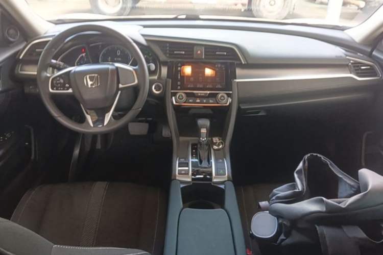 Used Honda Civic 2016 220TURBO CVT Luxury Edition Center Console