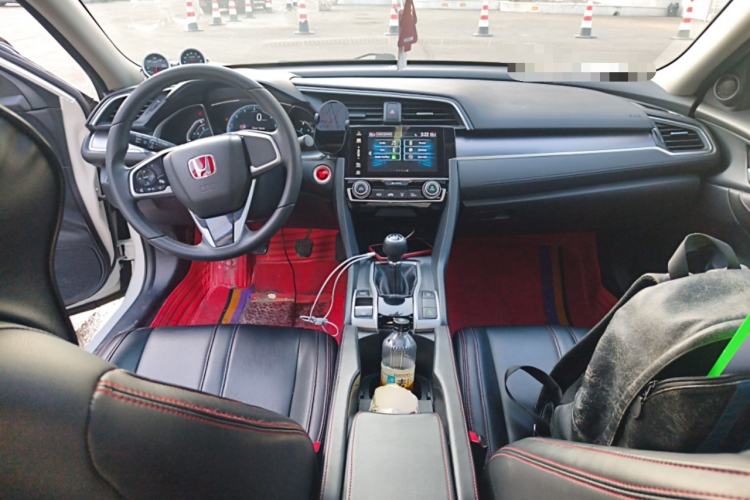 Used Honda Civic 2016 220TURBO Manual Luxury Edition Center Console