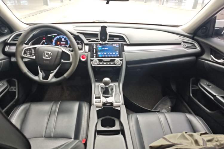 Used Honda Civic 2016 220TURBO Manual Luxury Edition Center Console