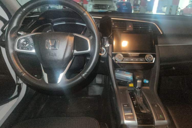 Used Honda Civic 2016 220TURBO CVT Luxury Edition Center Console