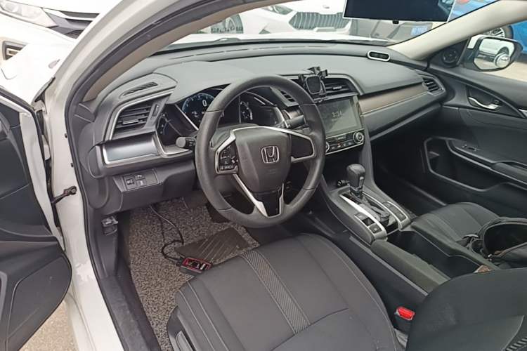 Used Honda Civic 2016 220TURBO CVT Luxury Edition Center Console