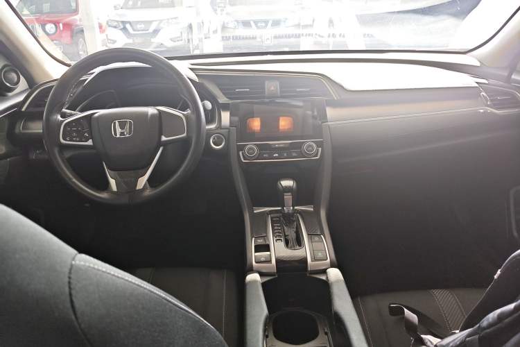 Used Honda Civic 2016 220TURBO CVT Luxury Edition Center Console