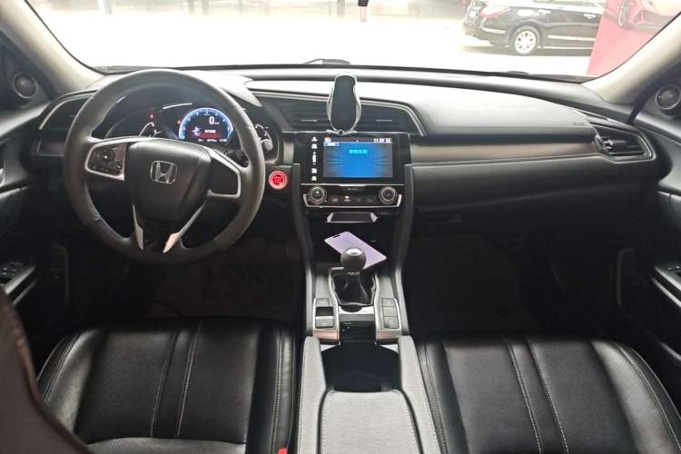 Used Honda Civic 2016 220TURBO Manual Luxury Edition Center Console