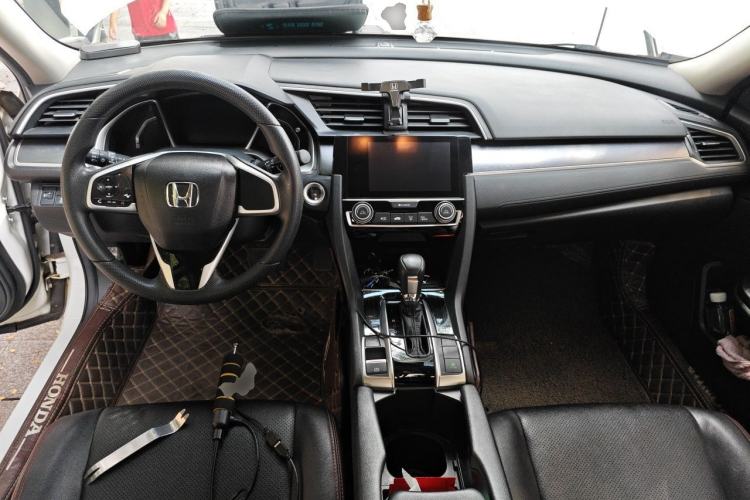Used Honda Civic 2016 220TURBO CVT Luxury Edition Center Console