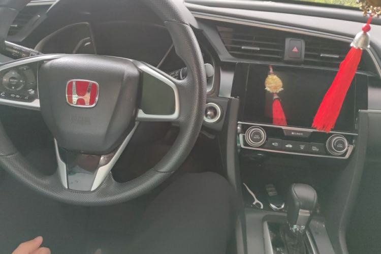 Used Honda Civic 2016 220TURBO CVT Luxury Edition Center Console