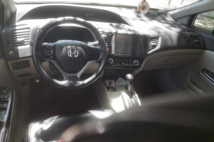 Used Honda Civic 2016 1.8L Automatic Comfort Version Center Console