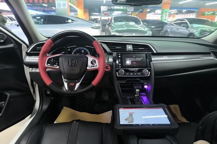 Used Honda Civic 2016 220TURBO CVT Luxury Edition Center Console