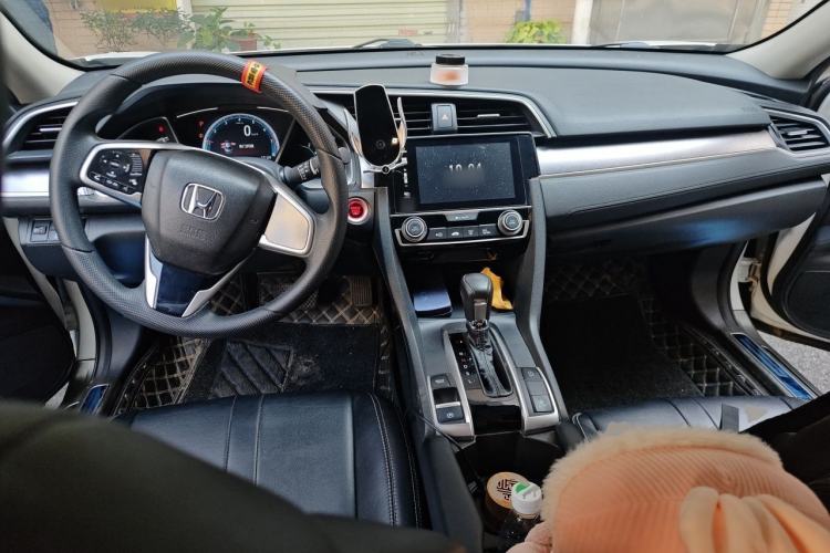 Used Honda Civic 2016 220TURBO CVT Luxury Edition Center Console