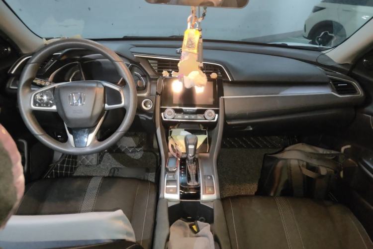Used Honda Civic 2016 220TURBO CVT Luxury Edition Center Console