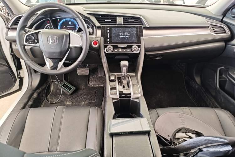 Used Honda Civic 2016 220TURBO CVT Luxury Edition Center Console
